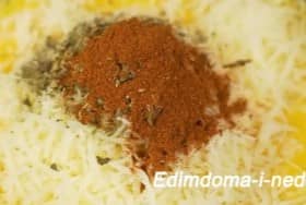 Приготовление самых вкусных жареных кабачков на сковороде в кляре с яйцом, мукой и сыром: Шаг 5