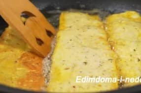 Приготовление самых вкусных жареных кабачков на сковороде в кляре с яйцом, мукой и сыром: Шаг 10